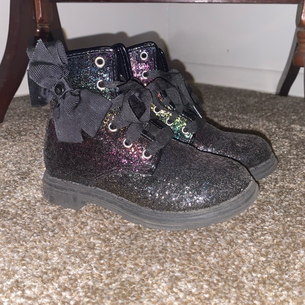 Size 9 Jojos & Wonder Nation